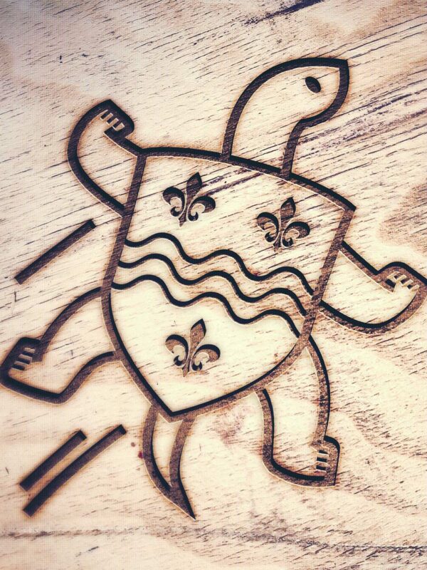 Illustration d'une tortue stylisée avec un blason sur sa carapace